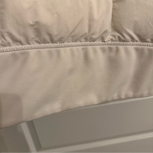 Canada Goose HyBridge Down Jacket - cream with black zippers - Picture 11 of 11